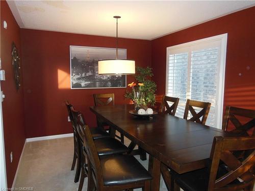 411 Cedar Hedge Road, Milton, ON - Indoor Photo Showing Dining Room