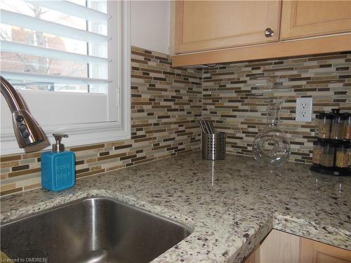 411 Cedar Hedge Road, Milton, ON - Indoor Photo Showing Kitchen