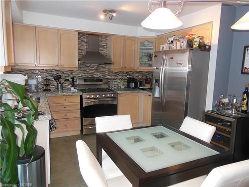 411 Cedar Hedge Road, Milton, ON - Indoor Photo Showing Kitchen