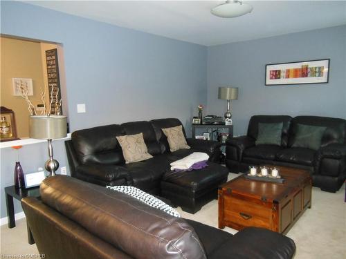 411 Cedar Hedge Road, Milton, ON - Indoor Photo Showing Living Room