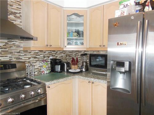 411 Cedar Hedge Road, Milton, ON - Indoor Photo Showing Kitchen