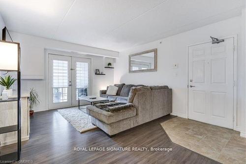 208-1340 Main Street E, Milton, ON - Indoor Photo Showing Living Room