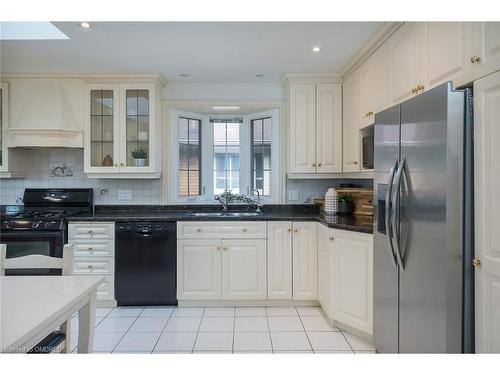 172 Oakland Drive, Hamilton, ON - Indoor Photo Showing Kitchen With Stainless Steel Kitchen