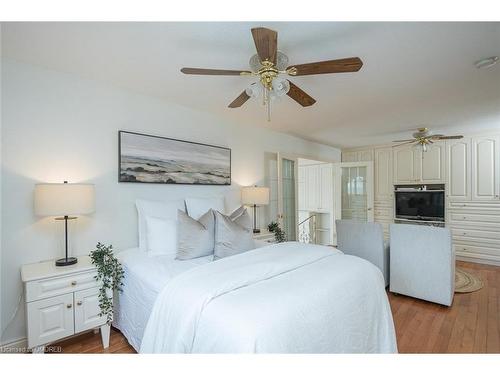 172 Oakland Drive, Hamilton, ON - Indoor Photo Showing Bedroom