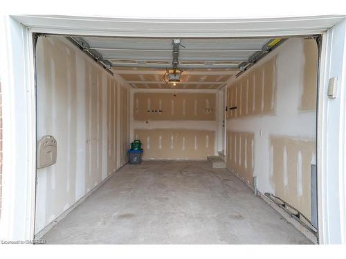 21 Bluegrass Crescent, St. Catharines, ON - Indoor Photo Showing Garage