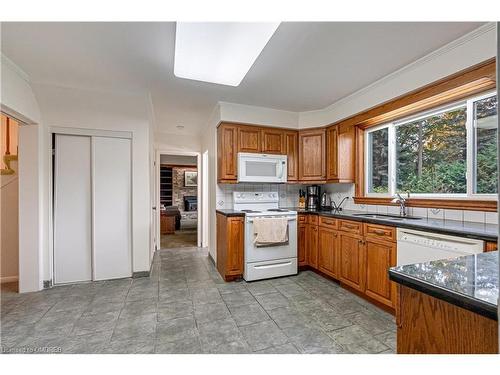 118 Lynn Court, Burlington, ON - Indoor Photo Showing Kitchen