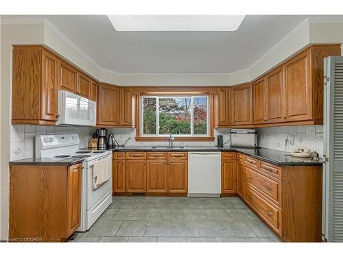 118 Lynn Court, Burlington, ON - Indoor Photo Showing Kitchen