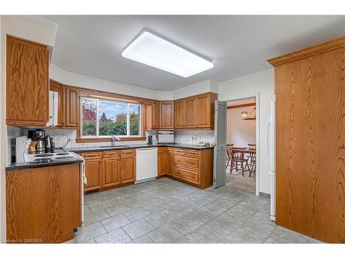 118 Lynn Court, Burlington, ON - Indoor Photo Showing Kitchen