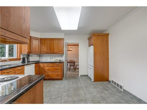 118 Lynn Court, Burlington, ON - Indoor Photo Showing Kitchen