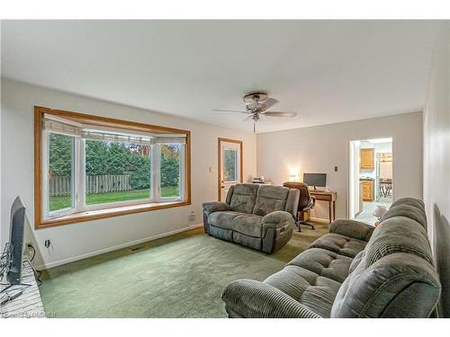 118 Lynn Court, Burlington, ON - Indoor Photo Showing Living Room