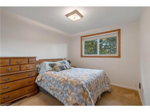 118 Lynn Court, Burlington, ON - Indoor Photo Showing Bedroom