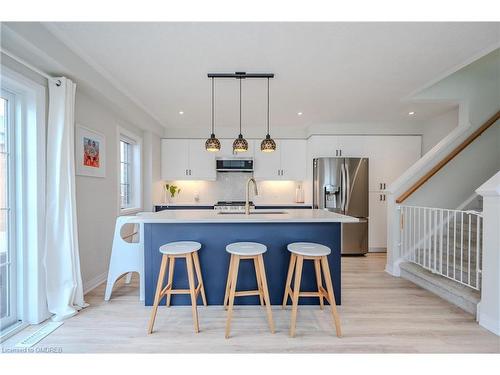 11-311 Woolwich Street, Waterloo, ON - Indoor Photo Showing Kitchen With Upgraded Kitchen