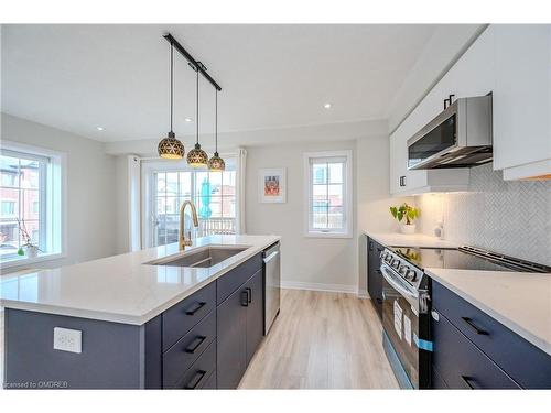 11-311 Woolwich Street, Waterloo, ON - Indoor Photo Showing Kitchen With Double Sink With Upgraded Kitchen