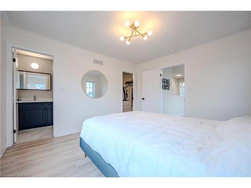 11-311 Woolwich Street, Waterloo, ON - Indoor Photo Showing Bedroom