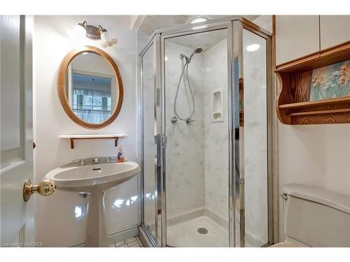 1296 Cumnock Crescent, Oakville, ON - Indoor Photo Showing Bathroom