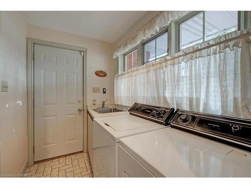 1296 Cumnock Crescent, Oakville, ON - Indoor Photo Showing Laundry Room