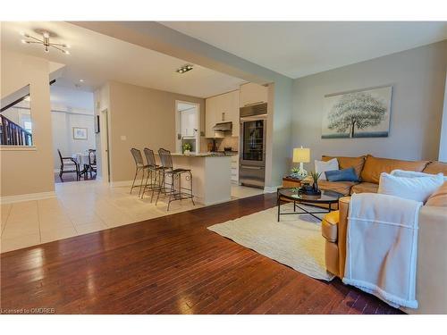 29 Premium Way, Mississauga, ON - Indoor Photo Showing Living Room