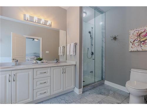 29 Premium Way, Mississauga, ON - Indoor Photo Showing Bathroom