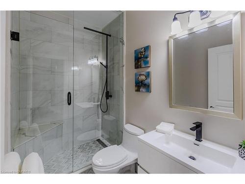 29 Premium Way, Mississauga, ON - Indoor Photo Showing Bathroom