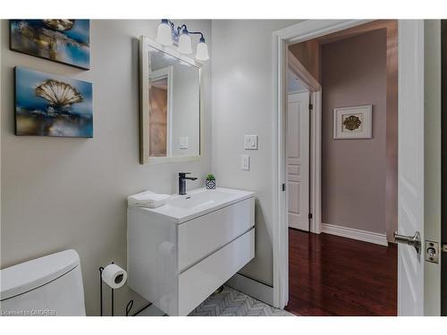 29 Premium Way, Mississauga, ON - Indoor Photo Showing Bathroom