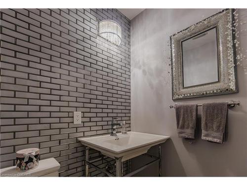 29 Premium Way, Mississauga, ON - Indoor Photo Showing Bathroom