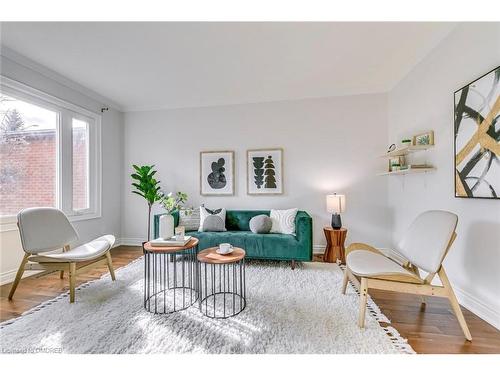 3401 Water Lily Court, Mississauga, ON - Indoor Photo Showing Living Room