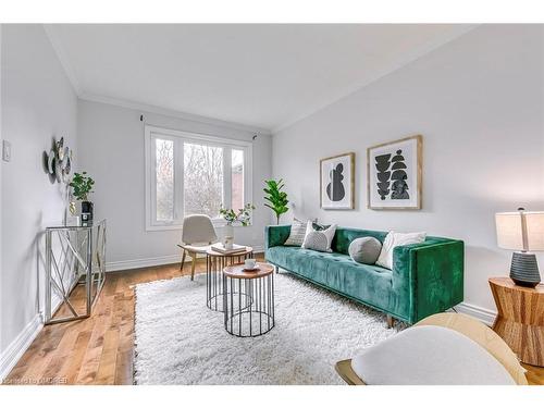 3401 Water Lily Court, Mississauga, ON - Indoor Photo Showing Living Room