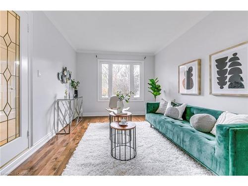 3401 Water Lily Court, Mississauga, ON - Indoor Photo Showing Living Room