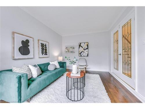 3401 Water Lily Court, Mississauga, ON - Indoor Photo Showing Living Room