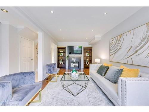 3401 Water Lily Court, Mississauga, ON - Indoor Photo Showing Living Room