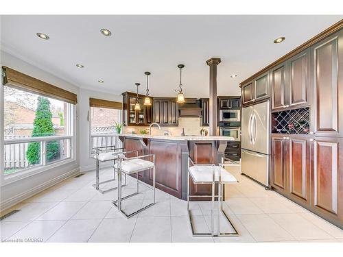 3401 Water Lily Court, Mississauga, ON - Indoor Photo Showing Kitchen With Stainless Steel Kitchen With Upgraded Kitchen