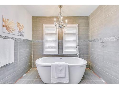 3401 Water Lily Court, Mississauga, ON - Indoor Photo Showing Bathroom