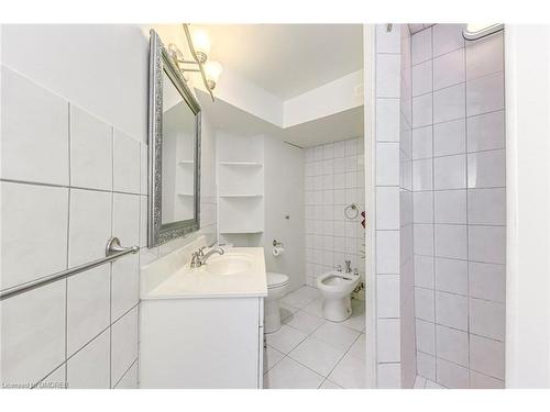 3401 Water Lily Court, Mississauga, ON - Indoor Photo Showing Bathroom