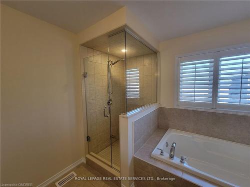 7989 Odell Crescent, Niagara Falls, ON - Indoor Photo Showing Bathroom