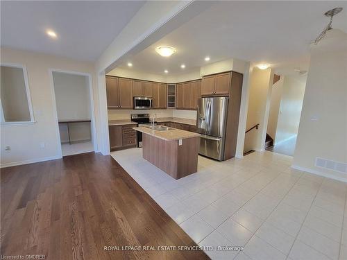 7989 Odell Crescent, Niagara Falls, ON - Indoor Photo Showing Kitchen