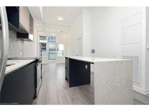 127-395 Dundas Street W, Oakville, ON - Indoor Photo Showing Kitchen