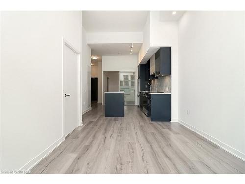 127-395 Dundas Street W, Oakville, ON - Indoor Photo Showing Kitchen