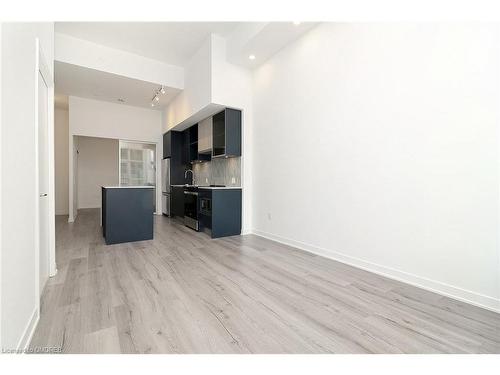 127-395 Dundas Street W, Oakville, ON - Indoor Photo Showing Kitchen