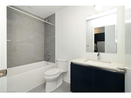 127-395 Dundas Street W, Oakville, ON - Indoor Photo Showing Bathroom