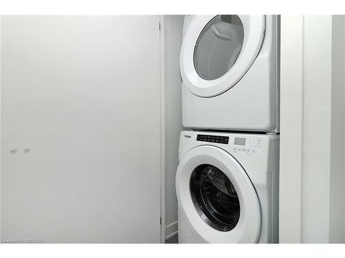 127-395 Dundas Street W, Oakville, ON - Indoor Photo Showing Laundry Room