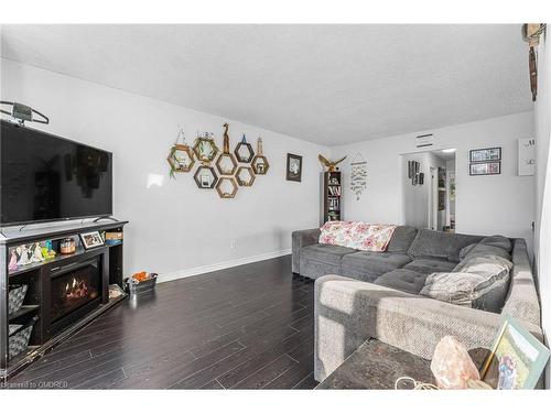 49 Hill Park Lane, St. Catharines, ON - Indoor Photo Showing Living Room