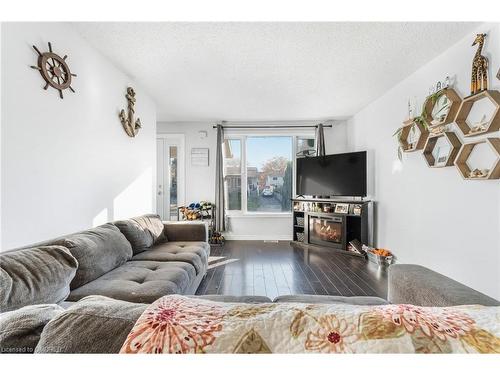 49 Hill Park Lane, St. Catharines, ON - Indoor Photo Showing Living Room