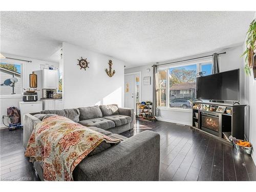 49 Hill Park Lane, St. Catharines, ON - Indoor Photo Showing Living Room