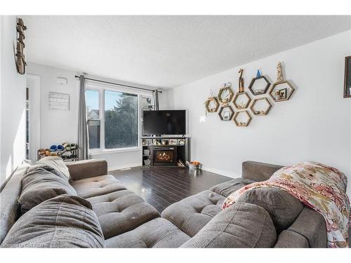 49 Hill Park Lane, St. Catharines, ON - Indoor Photo Showing Living Room