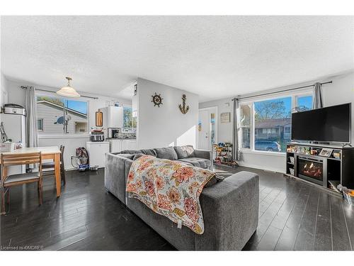 49 Hill Park Lane, St. Catharines, ON - Indoor Photo Showing Living Room