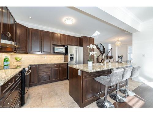 3168 Watercliffe Court, Oakville, ON - Indoor Photo Showing Kitchen With Upgraded Kitchen