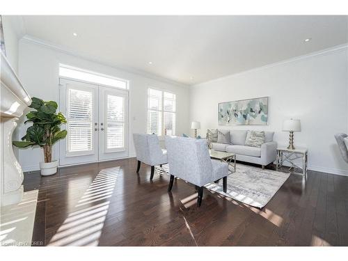 3168 Watercliffe Court, Oakville, ON - Indoor Photo Showing Living Room