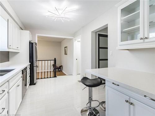 24 The Meadows Street, St. Catharines, ON - Indoor Photo Showing Kitchen