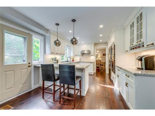 1460 Caulder Drive, Oakville, ON - Indoor Photo Showing Kitchen With Upgraded Kitchen