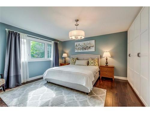 1460 Caulder Drive, Oakville, ON - Indoor Photo Showing Bedroom